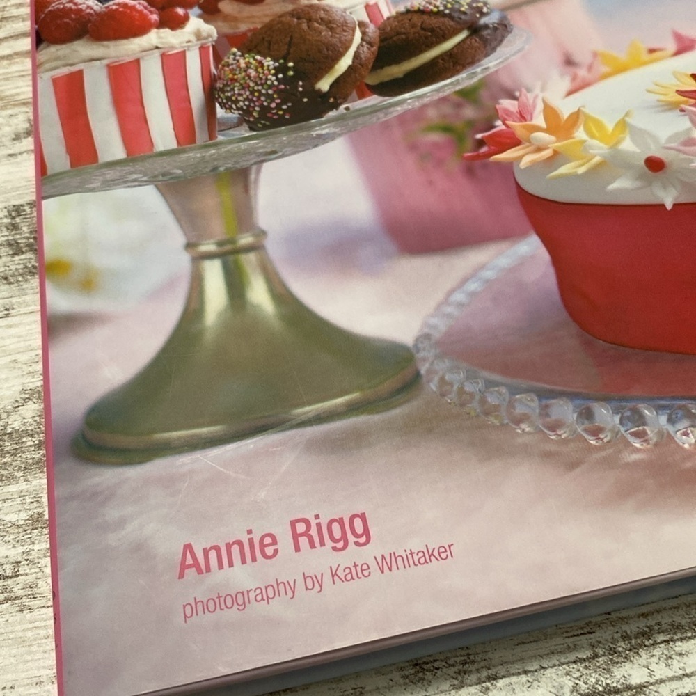 Decorating Cupcakes Cakes & Cookies Hardcover Cookbook by Annie Rigg 2010 New - Picture 2 of 11